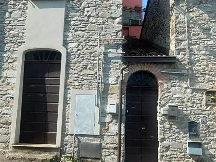 Casa con 8 locali in vendita in Bettola
