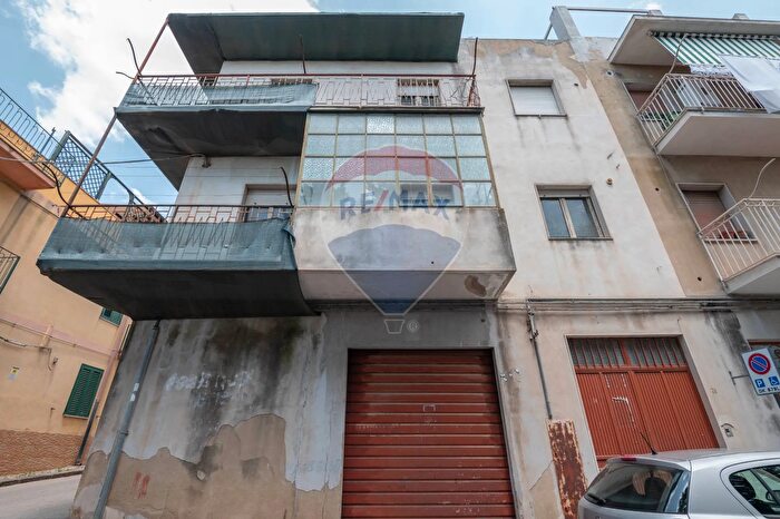 Appartamento quadrilocale in vendita in Via Ragusa, Caltagirone