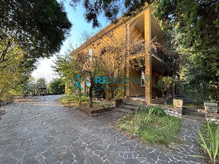 Casa quadrilocale in vendita in Via Monte Cengio, Creazzo