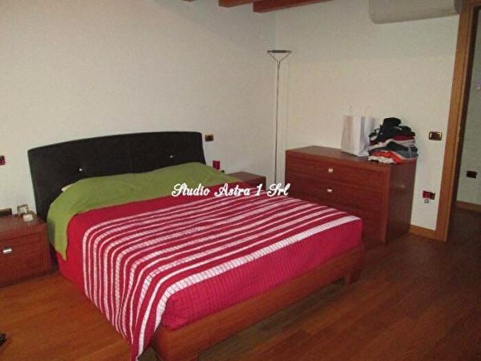 Casa con 6 locali in vendita in Borso Del Grappa