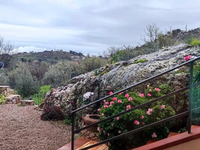 Casa con 8 locali in vendita in Via Eva Peron, Monreale