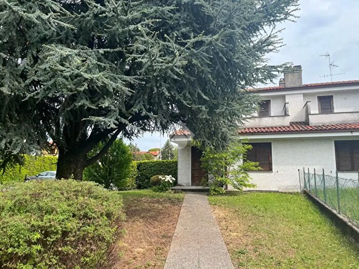 Casa quadrilocale in vendita in Via Sernovella, Verderio