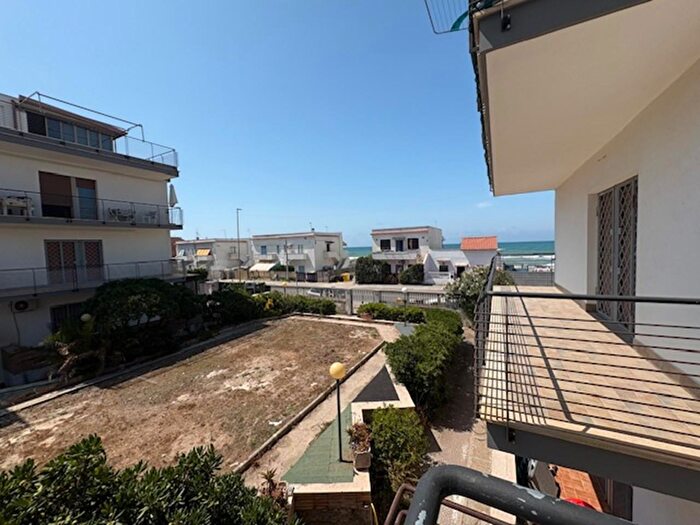 Appartamento trilocale in vendita in Lungomare degli Ardeatini, Ardea