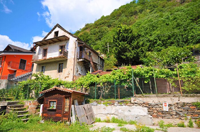 Casa con 6 locali in vendita in Via Mogiardino, Villadossola