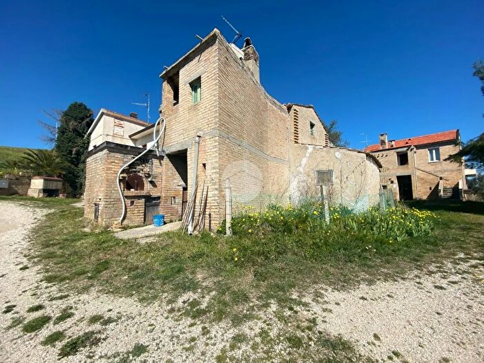 Casa con 6 locali in vendita in Contrada San Lazzaro, Offida