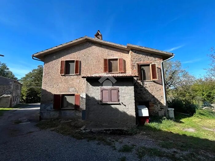 Casa quadrilocale in vendita in Contrada Bellocchio, Castel Giorgio
