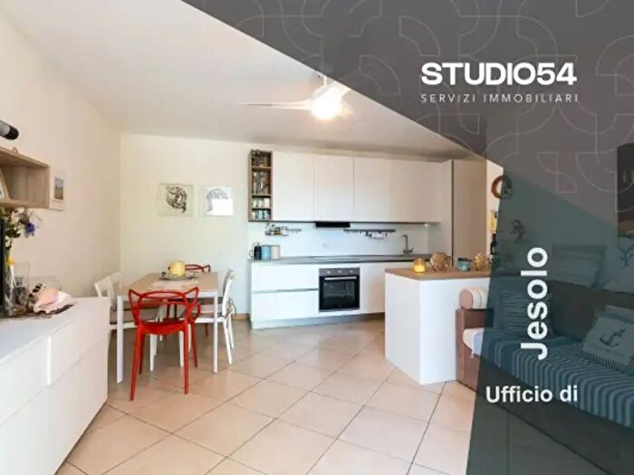 Appartamento trilocale in vendita in Viale delle Tortore, Caorle