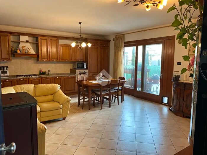 Appartamento trilocale in vendita in Via Calle del Carbon, Castelfranco Veneto