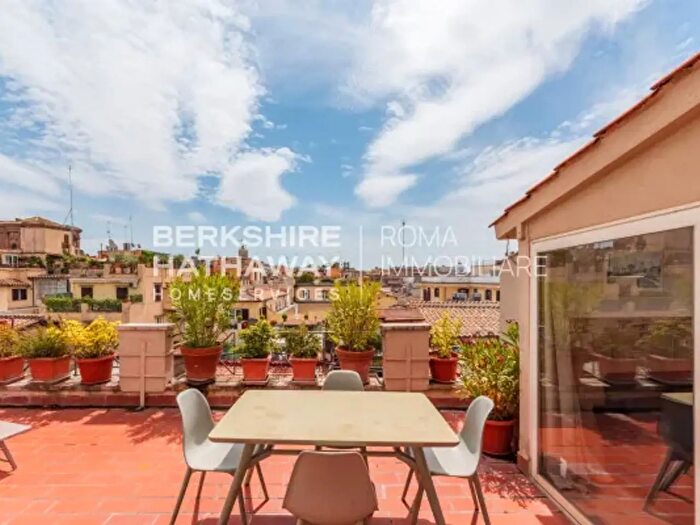 Appartamento bilocale in vendita in Via della Vite, Roma