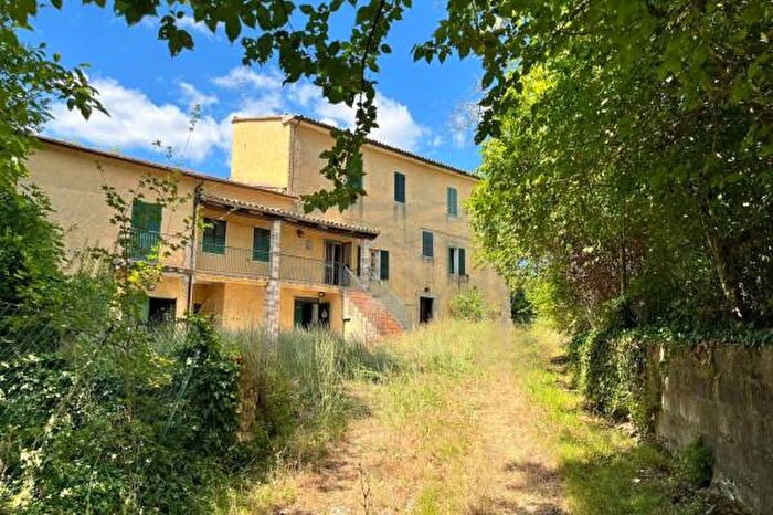 Casa con 6 locali in vendita in Vocabolo Centro, Massa Martana