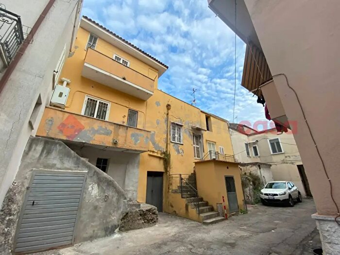 Appartamento trilocale in vendita in Via Campanile, Mondragone