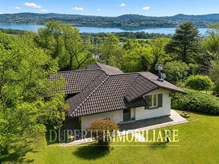 Casa quadrilocale in affitto in Via dei Boschi, Lissago Calcinate, Varese