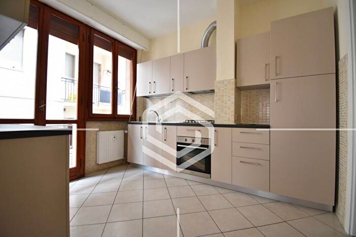 Appartamento con 6 locali in affitto in Via delle Medaglie dOro, Pratale, Pisa