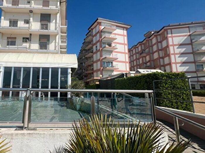 Appartamento trilocale in vendita in Via Andrea Bafile, Jesolo