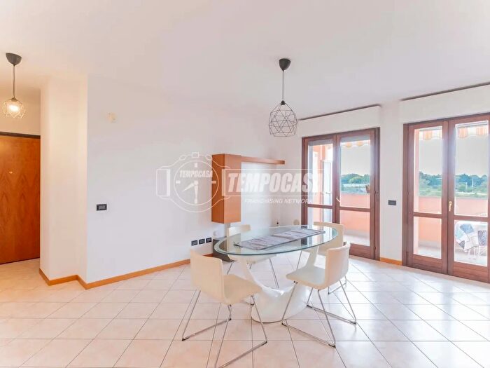 Appartamento trilocale in affitto in Via Privata Colico, Milano