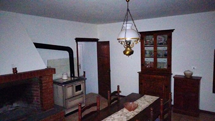 Appartamento con 5 locali in affitto in Scansano