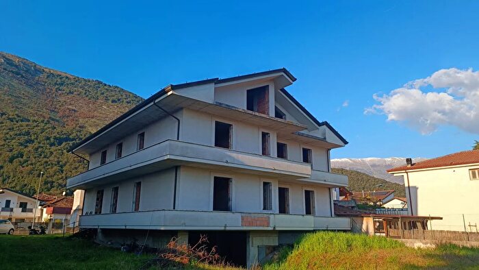 Casa con 9 locali in vendita in Via Pietra Santa Maria, Sora