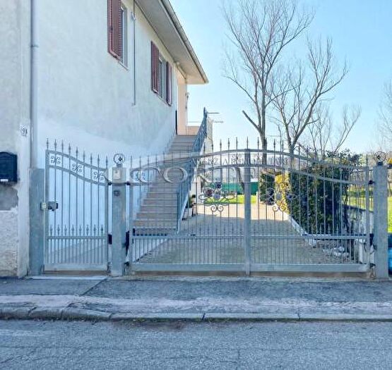 Casa quadrilocale in vendita in Via Fornace, Trecastelli