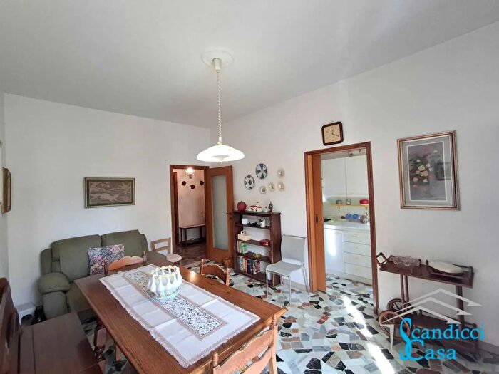 Appartamento quadrilocale in vendita in Via Monti, Scandicci