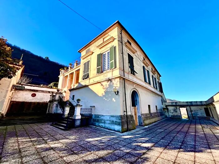 Casa quadrilocale in vendita in Regione Monterosso, Albenga