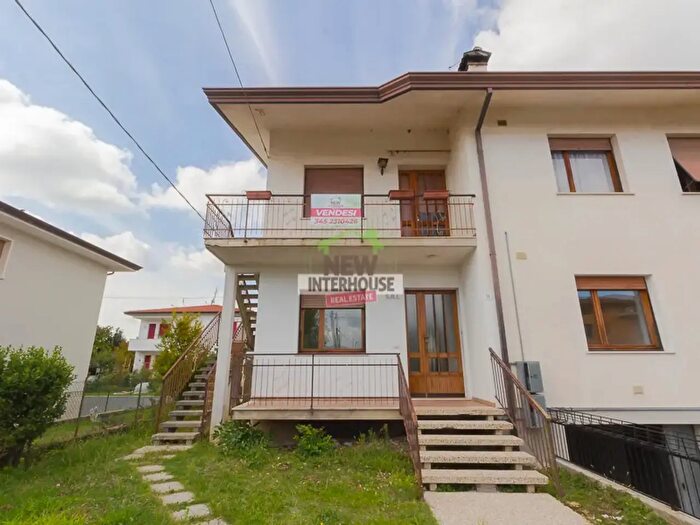 Appartamento con 11 locali in vendita in Via Ceolini, Porcia