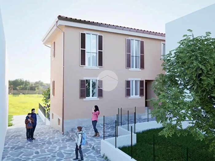 Casa trilocale in vendita in Via della Chiesa, Nereto