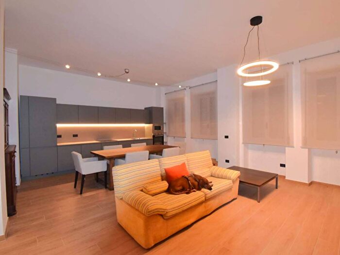 Appartamento trilocale in affitto in via via Leone Tolstoj, Piazza Napoli, Milano