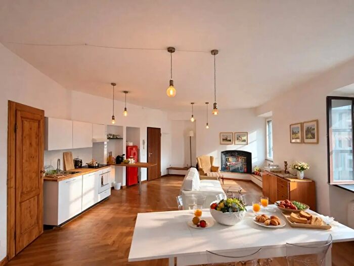 Appartamento quadrilocale in vendita in Largo La Foppa, Milano