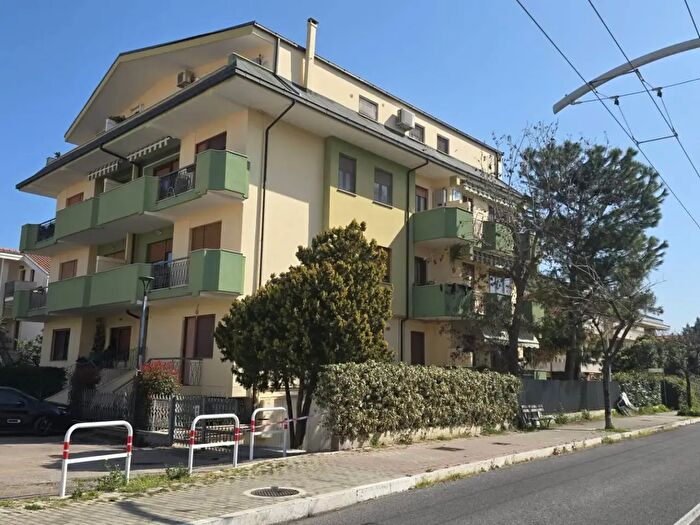 Appartamento con 5 locali in vendita in Via Trebbia, Montesilvano