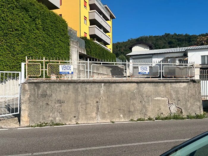 Casa trilocale in vendita in Via Alebbio, Como