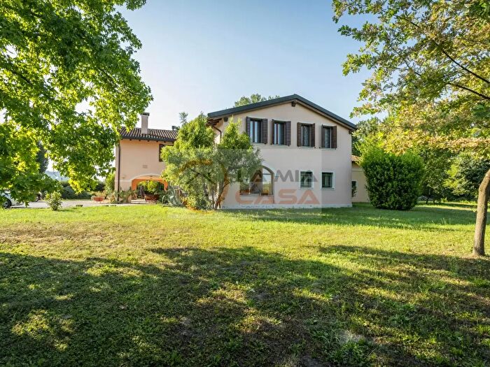 Casa trilocale in vendita in Via Campolongo Due Carrare, Due Carrare
