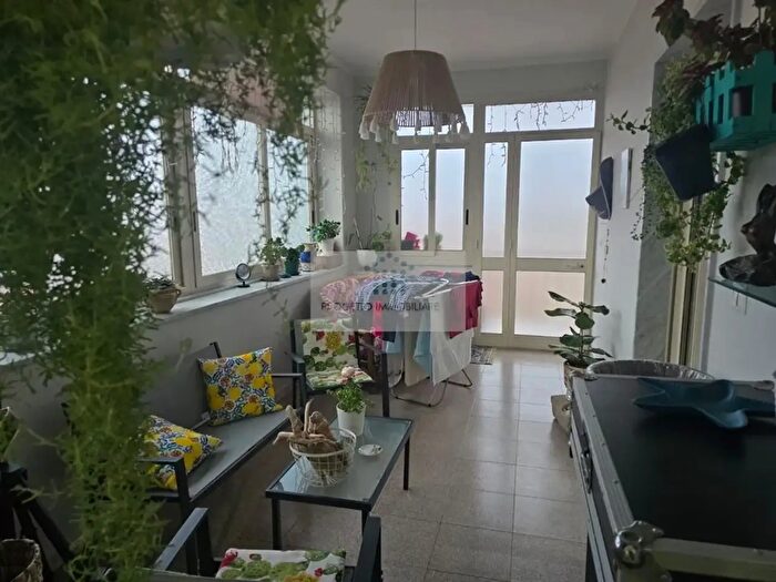 Appartamento con 6 locali in vendita in Via Catenanuova, Siracusa