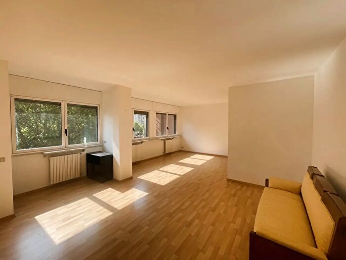 Appartamento con 5 locali in vendita in Viale Ottavio Marchino, Casale Monferrato
