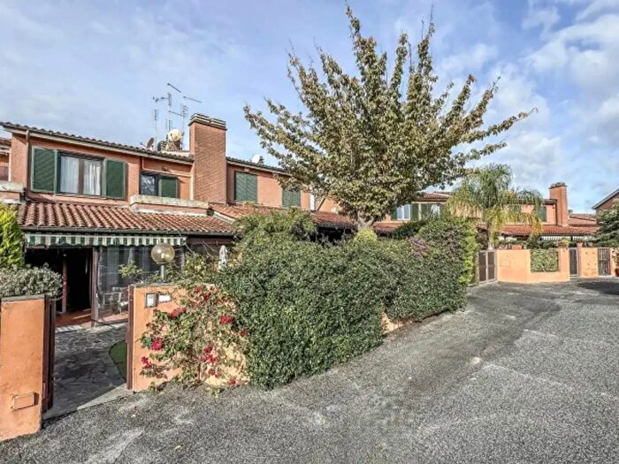 Casa con 5 locali in vendita in Via Pietro Romani, Roma