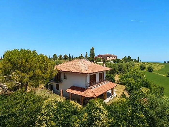 Casa quadrilocale in vendita in Contrada Colle Santa Maria, Mosciano Sant'Angelo