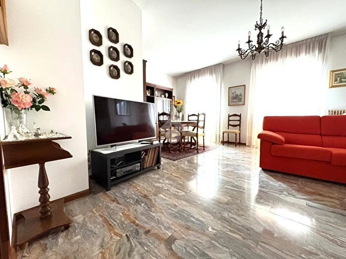 Appartamento trilocale in vendita in Viale Viale Luzzatti, Treviso