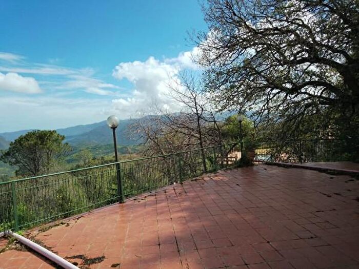 Casa con 6 locali in vendita in Contrada San Guglielmo, Castelbuono