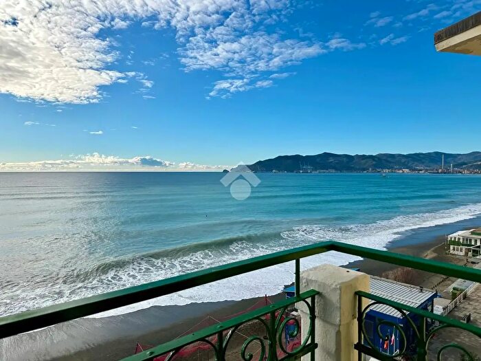 Appartamento con 5 locali in vendita in Via Domenico Cimarosa, Savona