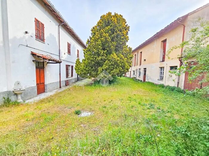 Casa con 9 locali in vendita in Via Tortona, Bosco Marengo