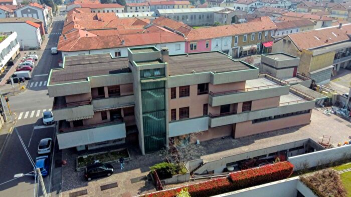 Casa con 20 locali in vendita in Corso Roma, Cesano Maderno