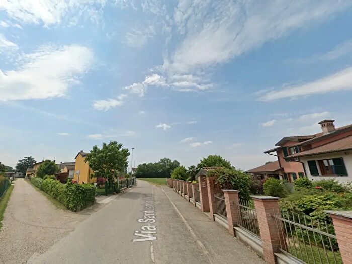 Appartamento bilocale in affitto in Via Costa Caroliana, Travaco Siccomario