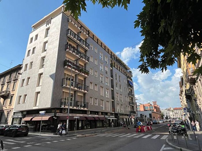 Appartamento quadrilocale in affitto in Via Olona, San Vittore, Milano