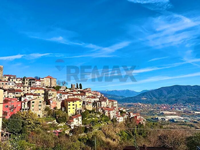 Appartamento trilocale in vendita in Vezzano Ligure