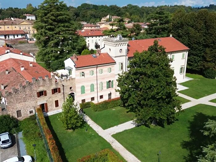 Appartamento trilocale in vendita in Valeggio Sul Mincio