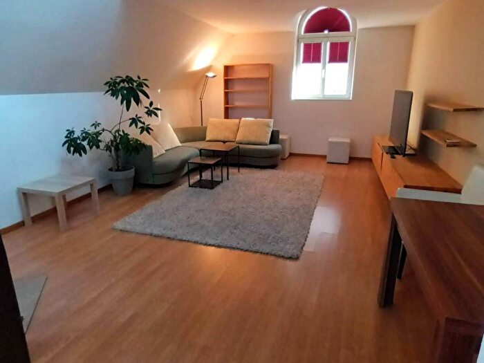 Appartamento trilocale in affitto in Via Cassa di Risparmio, Centro, Merano