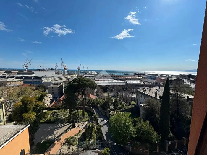 Appartamento con 5 locali in vendita in Via SantAlberto, Genova