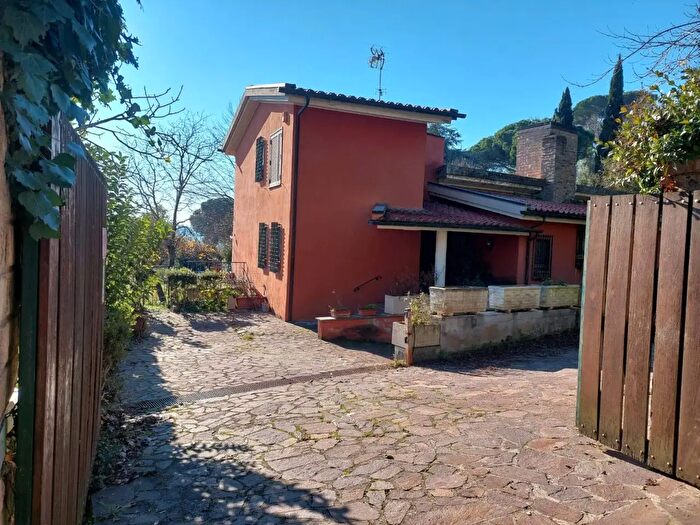 Casa con 6 locali in vendita in Via Santa Lucia, Morlupo