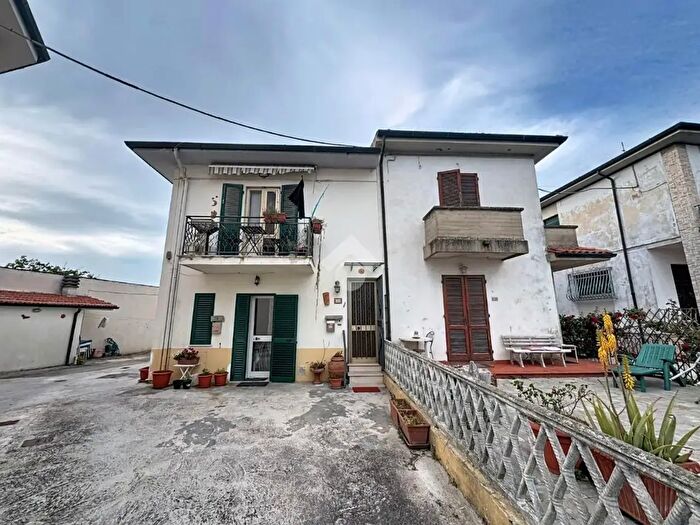 Appartamento trilocale in vendita in Via Livornese, Pisa
