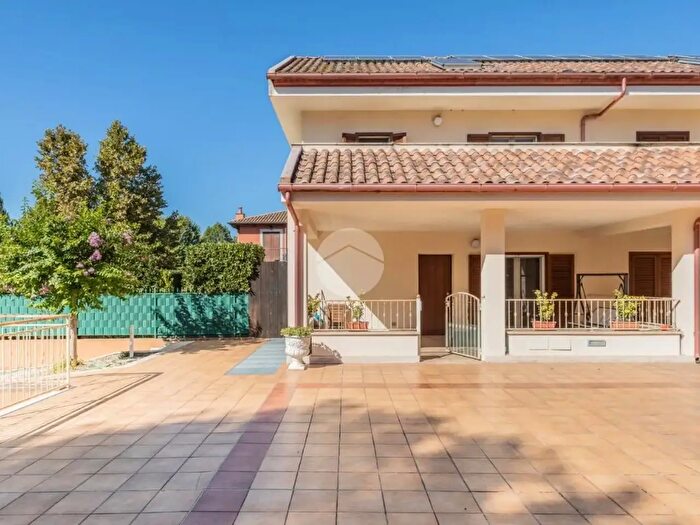 Casa con 6 locali in vendita in Viale Giuseppe Verdi, Nepi