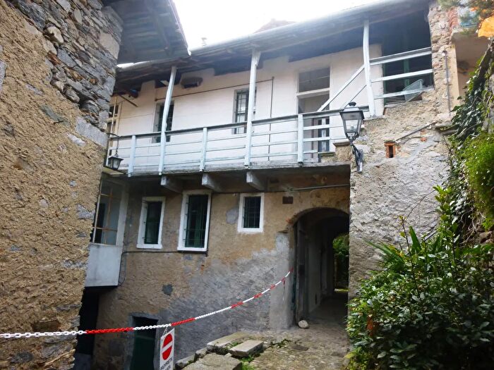 Appartamento con 10 locali in vendita in Colazza